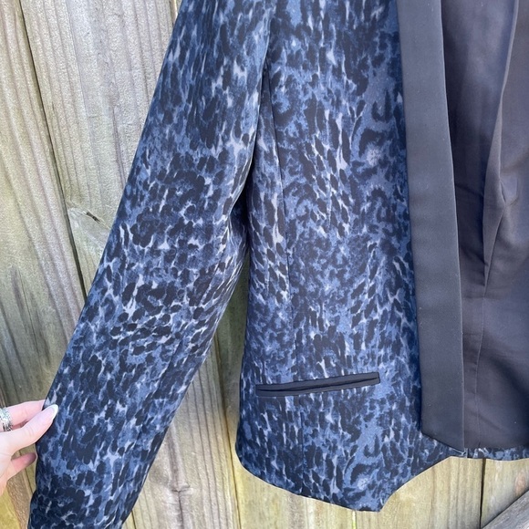 Trouve Snow Leopard Fitted Open Front Structured Black Business Casual Blazer - Picture 3 of 6